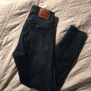 Levi’s Wedgie Skinny Buttonfly Size 26